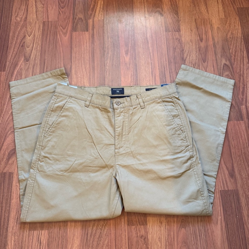 Chino Dockers Straight Fit - 36/30 - NWT